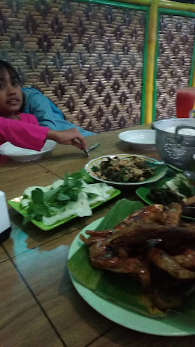 wr makan ibu ros