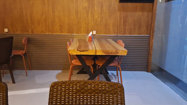 BUDDY BURGER, Abepura