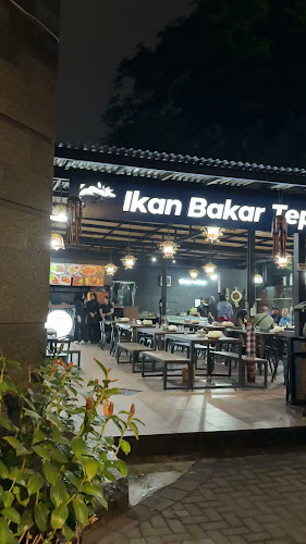 Ikan Bakar Tepi Laut 18 - Gastronomi dan perhotelan