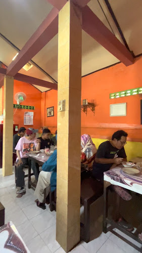 Opinii despre Warung Brongkos Handayani în Kota Yogyakarta - Gastronomi dan perhotelan