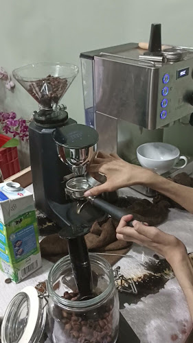 Opinii despre TryMe Cafe în Surabaya - Gastronomi dan perhotelan