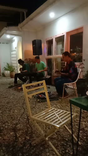 Aiu cafe - Gastronomi dan perhotelan