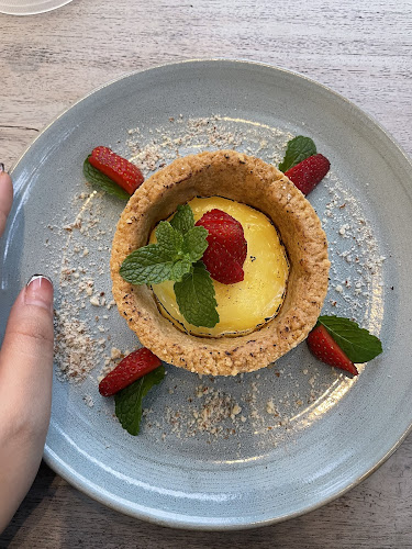 Tanasurga restaurant, cafe, garden and less waste organic store - Gastronomi dan perhotelan