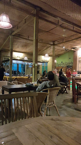 Opinii despre Daharan Njeron mbeteng în Kota Surakarta - Gastronomi dan perhotelan