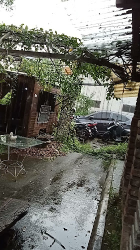 Trotoart Cafe & Street Kichen Cisitu