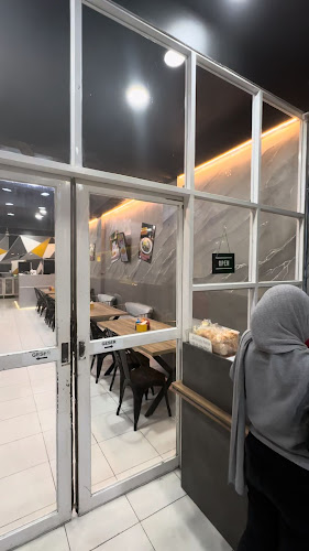 Mie garing sulawesi - Gastronomi dan perhotelan