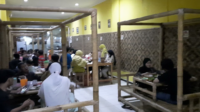 Opinii despre Rumah Makan Khas Betawi Babeh Sadeli în Kota Tangerang Selatan - Gastronomi dan perhotelan