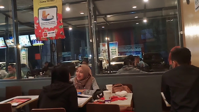 Opinii despre McDonald's - Sangkuriang Cimahi în Kota Cimahi - Gastronomi dan perhotelan