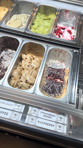 Opinii despre Armey Kitchen & Flowershop în Surabaya - Gastronomi dan perhotelan