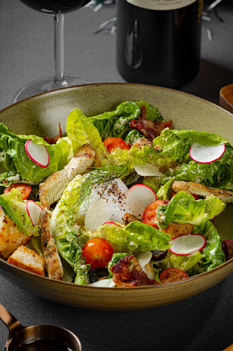 Cutt & Grill The Breeze