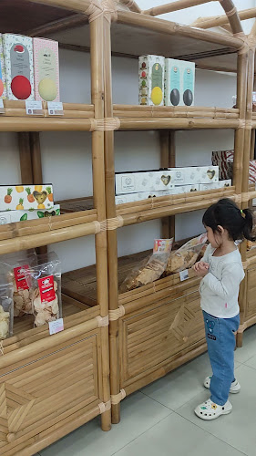 Siliwangi Bolu Kukus Raya Lontar, Surabaya - Gastronomi dan perhotelan