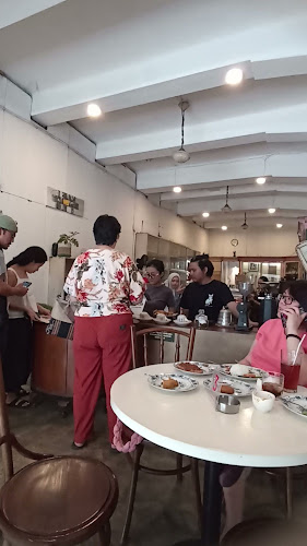 Djoen Bakery, Coffee & Resto sedjak 1935 - Gastronomi dan perhotelan