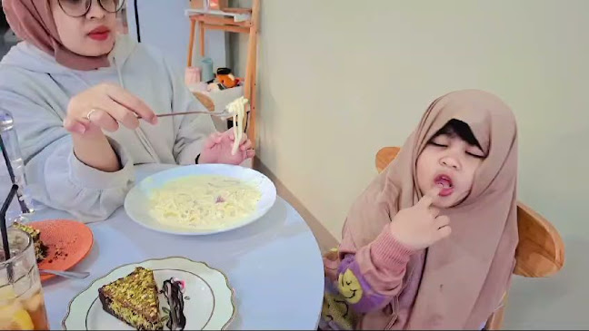 Happy Bites - Gastronomi dan perhotelan