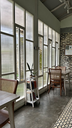 Tanasurga restaurant, cafe, garden and less waste organic store - Gastronomi dan perhotelan