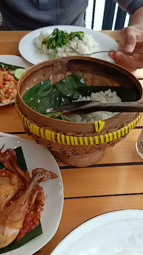 Opinii despre Warung Wareg Ngandat în Kota Batu - Gastronomi dan perhotelan