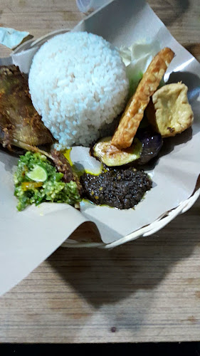 Opinii despre DAPUR BEBEK KHAS MADURA DENPASAR SELATAN în Kota Denpasar - Gastronomi dan perhotelan