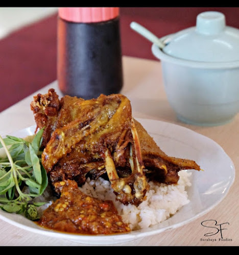 Opinii despre Bebek Goreng HT în Surabaya - Gastronomi dan perhotelan
