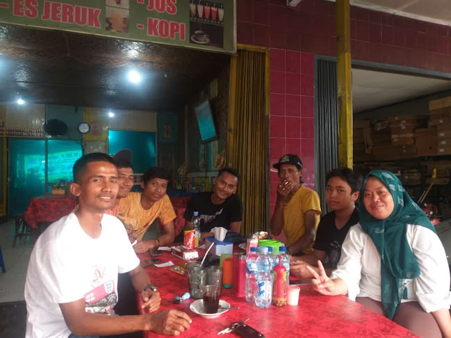 Pecel lele dan seafood cak mad - Gastronomi dan perhotelan