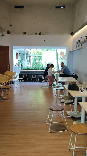 Opinii despre Kofu în Kota Bandung - Gastronomi dan perhotelan