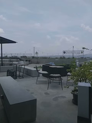 Opinii despre Arah Awan Coffee & Bar în Kota Semarang - Gastronomi dan perhotelan