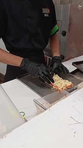 Opinii despre Pizza Panjang Towil Halat în Kota Medan - Gastronomi dan perhotelan