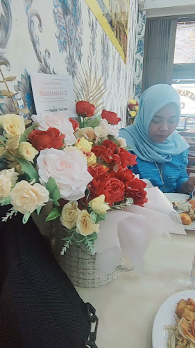 Rumah Makan Prasmanan 2 - Gastronomi dan perhotelan