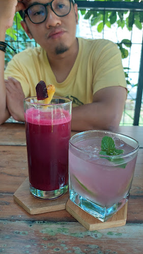 Tanasurga restaurant, cafe, garden and less waste organic store - Kota Salatiga