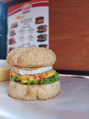 Comentarii opinii despre KAMPUNG BURGER PEDURUNGAN