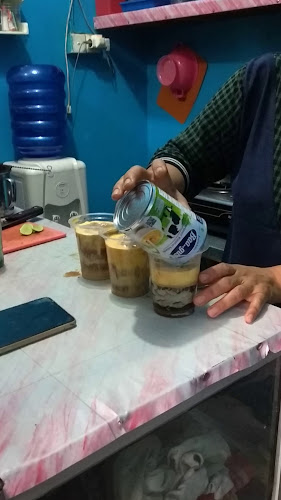 Opinii despre Lontong dan Nasi Uduk Bunda Sayang în Kota Padang - Gastronomi dan perhotelan