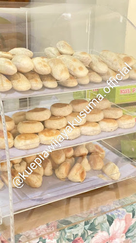 Kue Pia Wijaya Kusuma (Latopia Oleh-oleh Khas Tegal) - Gastronomi dan perhotelan