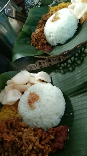 Opinii despre Sentra Wisata Kuliner Wiyung în Surabaya - Gastronomi dan perhotelan