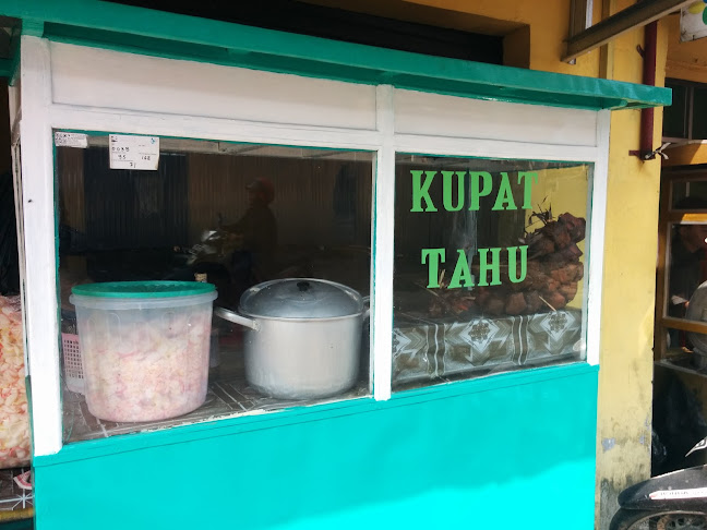 Opinii despre Kupat Tahu Pak Uci Cikole în Kota Sukabumi - Gastronomi dan perhotelan