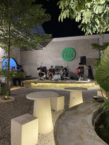 Comentarii opinii despre Rest Coffee Eat, Play & Relax