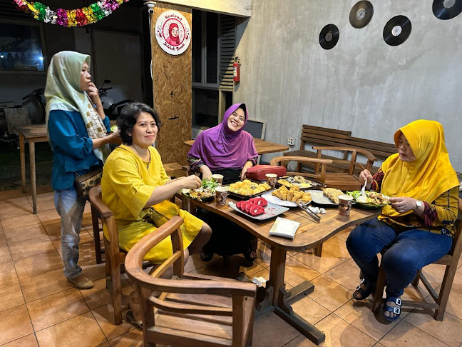 Opinii despre Penyetan Sedekah Bunda în Kota Semarang - Gastronomi dan perhotelan