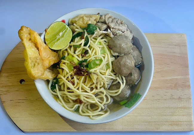 P8G6+FF4 SPBU, Jl Depan, Matali, Kec. Kotamobagu Tim., Kota Kotamobagu, Sulawesi Utara 95711