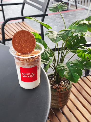 DUDUK MANIS & CO