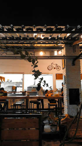 WB CAFE MEGA LEGENDA - Gastronomi dan perhotelan