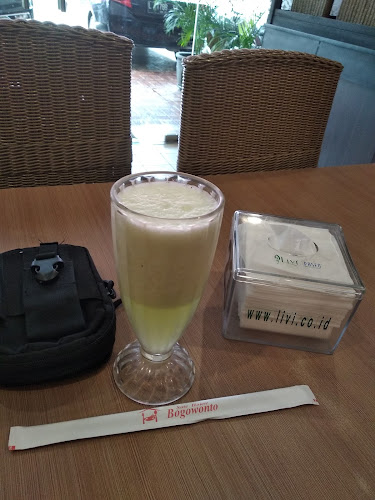 Opinii despre Sate House Bogowonto în Surabaya - Gastronomi dan perhotelan