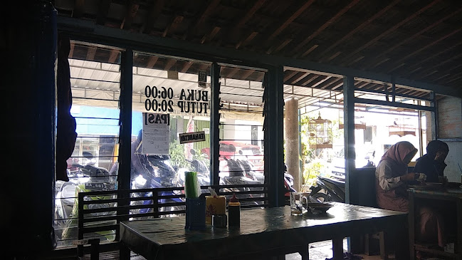 Comentarii opinii despre Warung Makan "Bu Alvy"