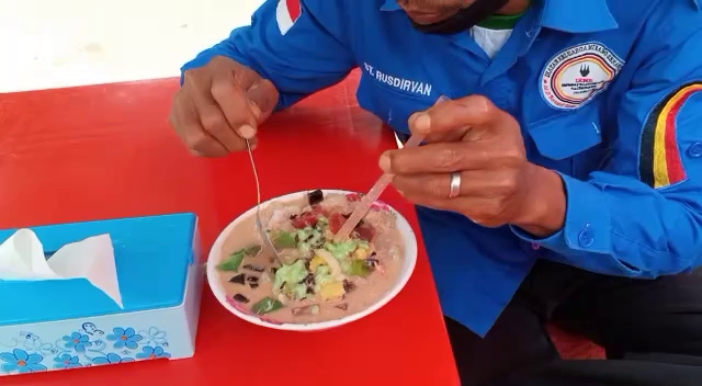 Kadai Lontong Padang 16 Jam Uda Adek - Gastronomi dan perhotelan