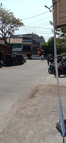 Pasar, Jl. Buru No.156, Parang Layang, Kec. Bontoala, Kota Makassar, Sulawesi Selatan 90155