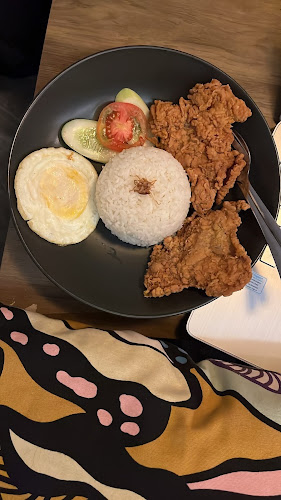 Loteng Cafe Modernland - Gastronomi dan perhotelan