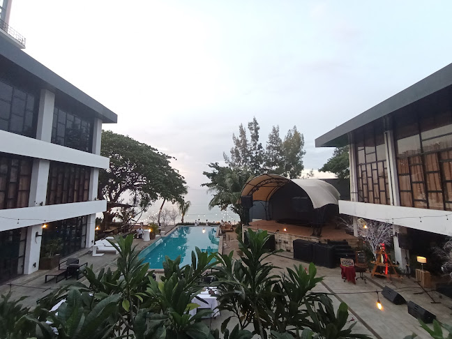 Beer and Barrel Kitchen n' Lounge - Gastronomi dan perhotelan