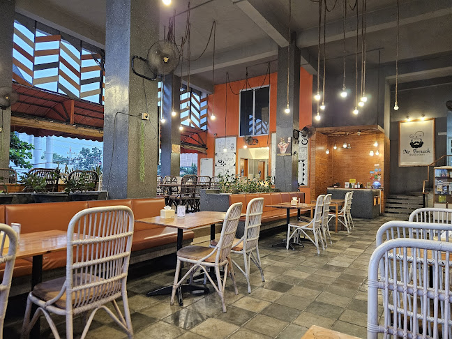 Jalan Jenderal Sudirman.321 Sumahilang, Cinta Raja, Kec. Sail, Kota Pekanbaru, Riau 28131