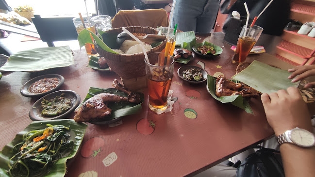 Jawa, Jl. Kapten Sudibyo.221 Randugunting, Tengah, Kec. Tegal Sel., Kota Tegal, 52123