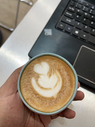 Opinii despre Mujur Coffee & Roster în Kota Kendari - Gastronomi dan perhotelan