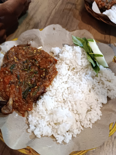 BEBEK GORENG BALIKPAPAN - Gastronomi dan perhotelan