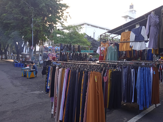 Pasar Pagi Tugu Pahlawan - Surabaya