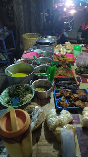 Opinii despre Warung Makan Mbh Man în Kota Semarang - Gastronomi dan perhotelan