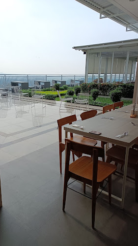 Over Horizon Resto - Gastronomi dan perhotelan